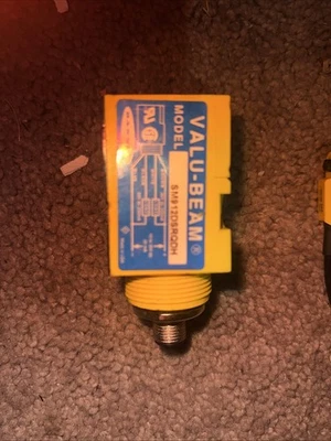 SM912DSRQDH Banner Engineering Diffuse Photo Eye - Image 1 of 3