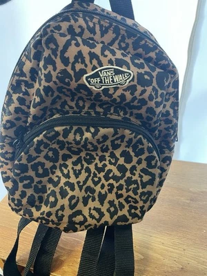 Mochila Vans Off The Wall Leopardo Mini Lona Foto 1 de 4