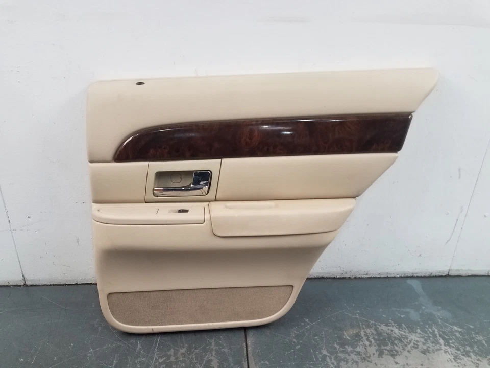 Panel de puerta trasera derecha Grand Marquis/Corwn Vic Victoria 2010 #2643 S7 Foto 1 de 4