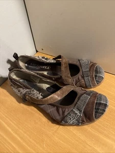 Women’s Size 7.5 Brown Merrell Barefoot Front Strap Shoes  - Picture 1 of 9