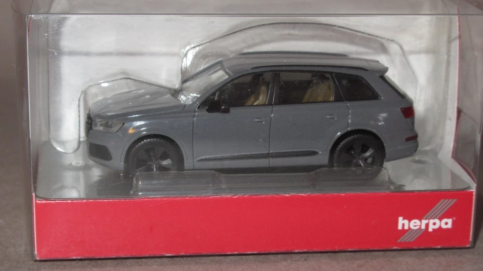 Herpa Audi Q7 Nardograu in OVP 420969 - Bild 1 von 1