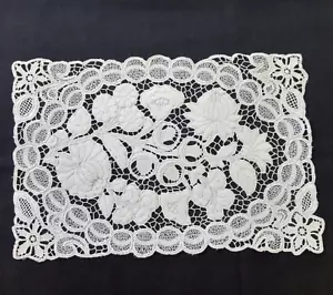 Kalocsa Deckchen Spitze Textilkunst Blumen handgestickt Ungarn Sammlerstück 14 Zoll - Bild 1 von 4