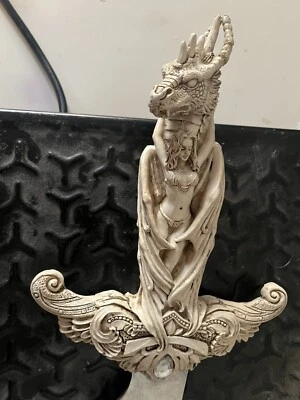 白色女式包裹式龙剑 — 第 1/4 张图片