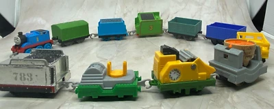 Лот вагонов-цистерн Thomas 1 металлический Thomas с 10 пластиковыми вагонами поезда - Изображение 1 из 4