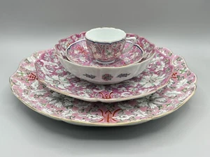 Vintage handbemalt chinesisches Porzellan 5tlg Gedeck Teller Tasse Schale rosa Blumen - Bild 1 von 11