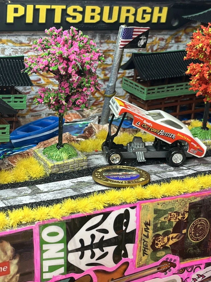 Dodge Charger Johnny Lightning 1971 Revell’s Chi-Town Hustler divertido casi nuevo con moneda Foto 1 de 4