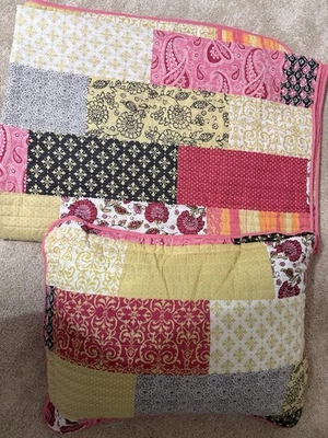 Patches Twin Quilt & Sham Set Pink Green Excellent Cotton Patchwork Bedspread - Image 1 of 4