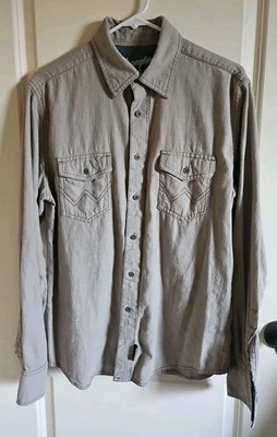 Camisa vaquera de algodón occidental premium retro con botones Wrangler tostada mediana para hombre Foto 1 de 4