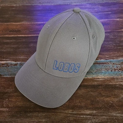 Nuevo México Lobos Flex-Fit Hermoso Sombrero Gris Por Tapas Pequeño Bordado De Colección! Foto 1 de 4