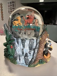 SELTENE Disney der König der Löwen musikalische Schneekugel groß 7 Zoll hoch 7 Zoll breit "Hakuna Matata" Simba - Bild 1 von 10
