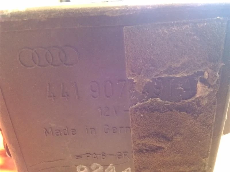 Chasis ECM Ventana Pantalla Detrás Asiento Trasero VIN D Se Adapta 97-03 AUDI A8 165018 Foto 1 de 4