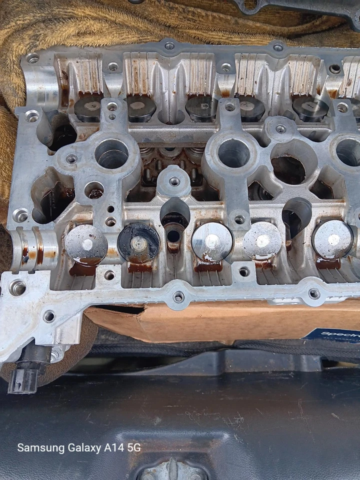 2010-2013 起亚 Forte 2.0L 气缸盖组件带凸轮原始设备制造商 221002G150 — 第 1/3 张图片