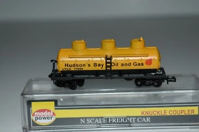 N Scale Model Power 83413 Hudson Bay Oil 3-Dome Tank Car 77976 C15690 - Image 1 of 3