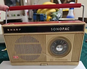 Radio transistor AM reproductor de discos fonógrafo Sharp Sonopac de colección años 60 modelo 707 - Imagen 1 de 9