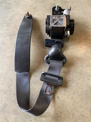 09 10 11 2009 LINCOLN TOWN CAR PASAJERO DERECHO DELANTERO CINTURÓN DE SEGURIDAD RETRACTOR NEGRO Foto 1 de 3