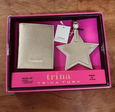 Новый 2шт TRINA TURK дорожный набор - паспорт чехол + багаж ярлык - Золотая звезда - в коробке - Изображение 1 из 4