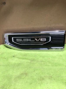 Nuevo stock antiguo GMC Sierra guardabarros delantero emblema insignia parte #84431313. - Imagen 1 de 8