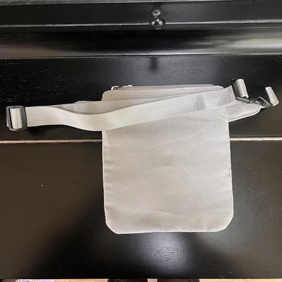 Joan Boyce Riñonera Bandolera Bolso de Cadera Plateado Lentejuelas Frontales, Ajustable  Foto 1 de 4