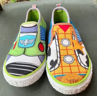 DISNEY ~ TOY STORY 4 ~ BUZZ LIGHTYEAR & WOODY ~ SAPATOS INFANTIS ~ TAMANHO 10 - Imagem 1 de 4