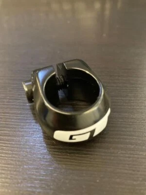 Vintage GT BMX Seat Post Clamp 22.2mm Black Old School NOS w/ Original Header - Image 1 of 4