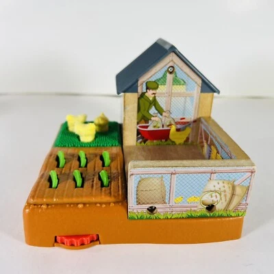 Ferrocarril de madera Thomas el tren pieza de vía McColl Farms zanahoria granja pollos Foto 1 de 4