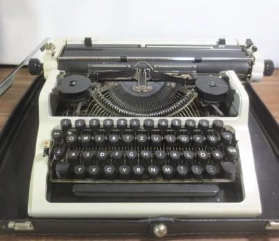 Schreibmaschine robotron 127 Erika Dresden Koffer Mechanik Reise DDR Deko - Bild 1 von 4