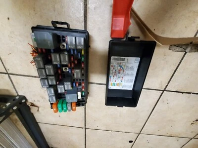 Cadillac Deville 1999 2000 2001 2002 2003 2004 2005 caja de fusibles relés 15444717 Foto 1 de 4