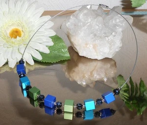 ALUMINIUM Würfel Collier / Edelstahl Halsreif / BLAU TÜRKIS GRÜN - Bild 1 von 2