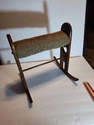 Rocking Wood Foot Stool Padded Foto 1 de 4