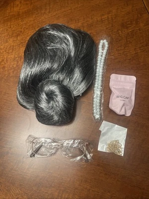 Halloween Vieja Dama Peluca Disfraz Conjunto Pelo Gris En Moño, Peluca Abuela, Gafas, Perlas Foto 1 de 4