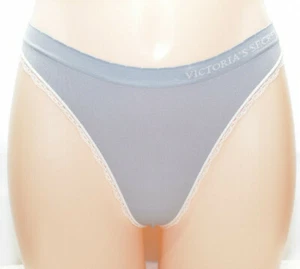 VICTORIA'S SECRET Thong Panty, Color Plata, Tamaño Pequeño - Imagen 1 de 4