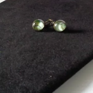 Juego de pendientes redondos de palanca verde tonos cabujón 0,5" de diámetro en cobre - Imagen 1 de 4
