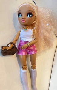 MGA Entertainment Rainbow High Sabrina St. Conjunto aleatorio de muñeca de moda en la nube - Imagen 1 de 5