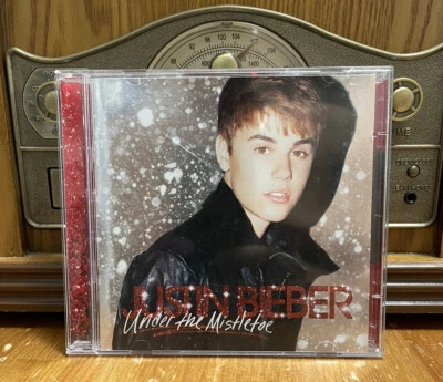 Justin Bieber - Under The Mistletoe CD/DVD - Изображение 1 из 3