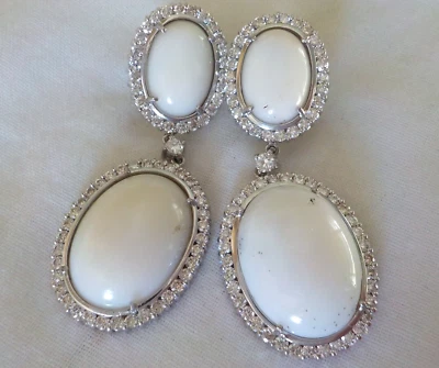 Серьги из белого золота 18 карат с белым кораллом и бриллиантами 2,56 карата -22,73 г, 1,90 дюйма - Изображение 1 из 4