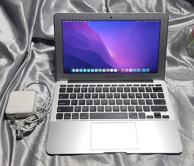 MACBOOK AIR A1465 NOTEBOOK LAPTOP COMPUTER 1.6ghz dual 8gb 120gb macos 11.6" - Image 1 of 4