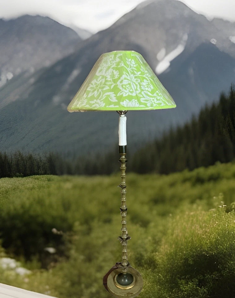 Lámpara de pie Mid Century años 60 vintage 1960 lámpara de pie de metal latón verde Foto 1 de 4