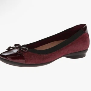 Clarks Women's Candra Glow suede burgundy flat moccasin women 12 event casual - Picture 1 of 12