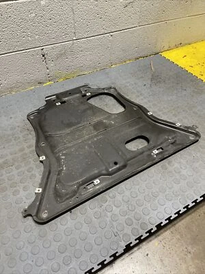 2012-2016 BMW 320i F30 protetor frontal da barriga sob a tampa do carro fabricante de equipamento original 6860952 - Imagem 1 de 4