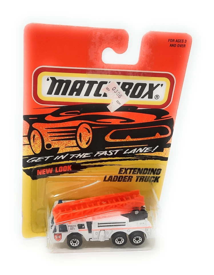 Matchbox Superfast #18 Extending Ladder Fire Truck. China Base. Blister Card - Image 1 of 1