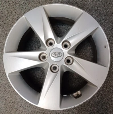 Llanta de aleación Hyundai Elantra 16" 2011 2012 2013 usada 70806 usada Foto 1 de 4