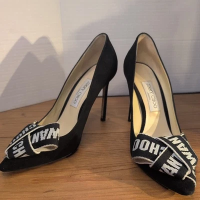 Zapatos de salón Jimmy Choo Tegan puntiagudos en gamuza cuero con maxi lazo con logotipo TALLA 39,5, 8,5 Foto 1 de 4