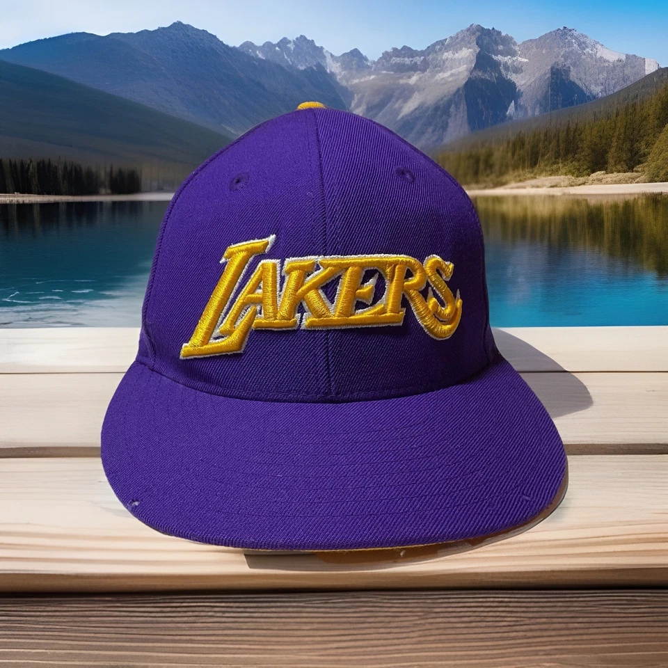 Boné/chapéu MITCHELL & NESS LA LAKERS ROXO E DOURADO AJUSTADO TAMANHO 7 BOM BONÉ. - Imagem 1 de 4