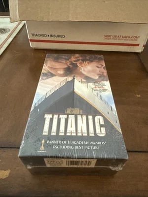VHS BOX SET TITANIC  PART ONE AND TWO brand new VHS  SEALED Paramount Foto 1 de 4