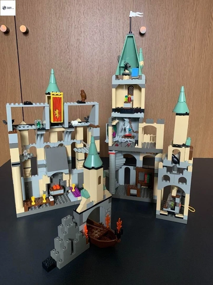 LEGO Harry Potter Hogwarts Castle {1st edition} 4709 In 2001 Used Retired - Image 1 of 3