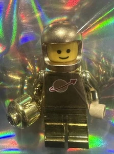 NUOVO 100% LEGO Classic Chrome Gold Spaceman con accessori personalizzati minifigure - Foto 1 di 2