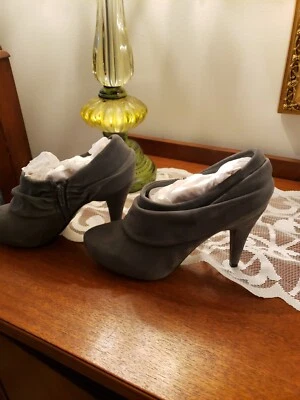 Botines de mujer ME TOO gris gamuza 4" tacón tobillo cremallera talla 6 Nuevo en caja Foto 1 de 4