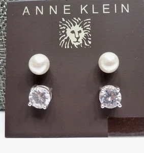 A89) Anne Klein Zirkonia Silberfarbene Ohrstecker & Kunstperlen Set - Neu - Bild 1 von 6