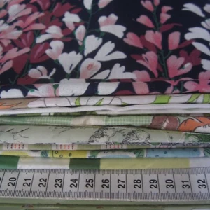 665g Bulk sale Lot Vintage Fabric LARGE RMNT PIECES craft patchwork GREEN - Picture 1 of 9