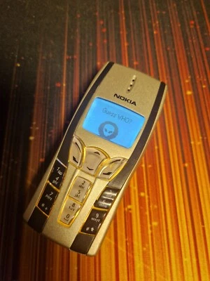 🛸 Nokia 8210 Alien Edition 👽 'Adivinha Quem?' – Estilo retrô com um toque! 🌟✨ - Imagem 1 de 4